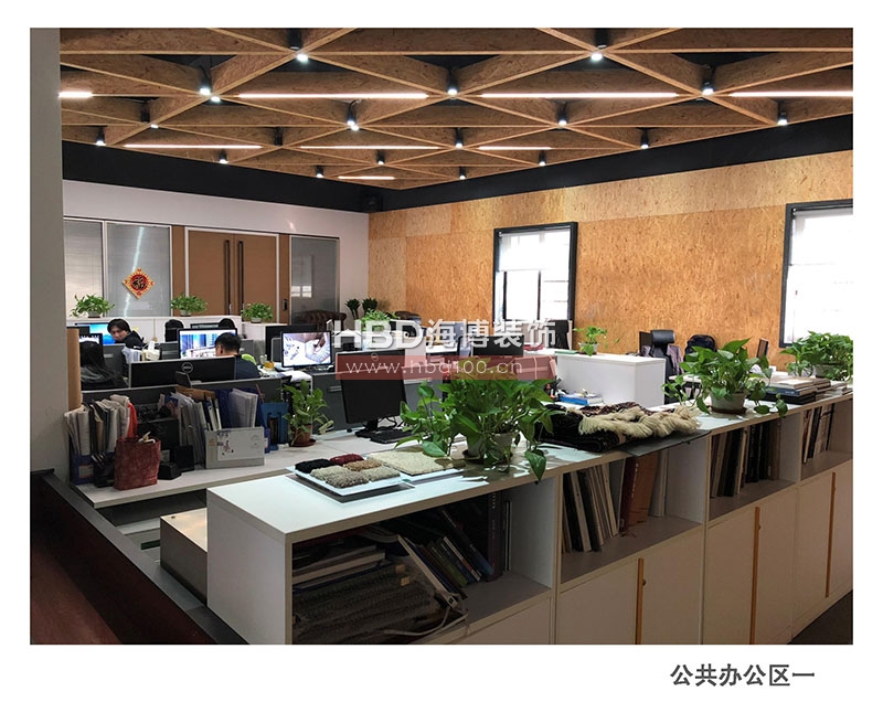 現(xiàn)代簡約辦公室裝修設計.jpg 現(xiàn)代簡約辦公室裝修設計.jpg